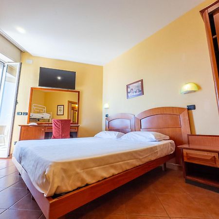 Hotel Audi Frontemare Ріміні Екстер'єр фото