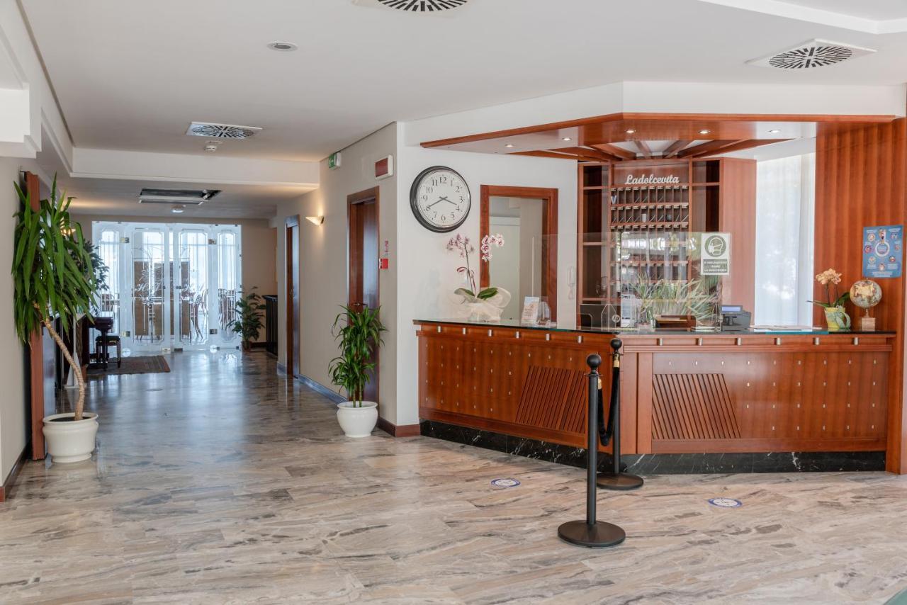 Hotel Audi Frontemare Ріміні Екстер'єр фото