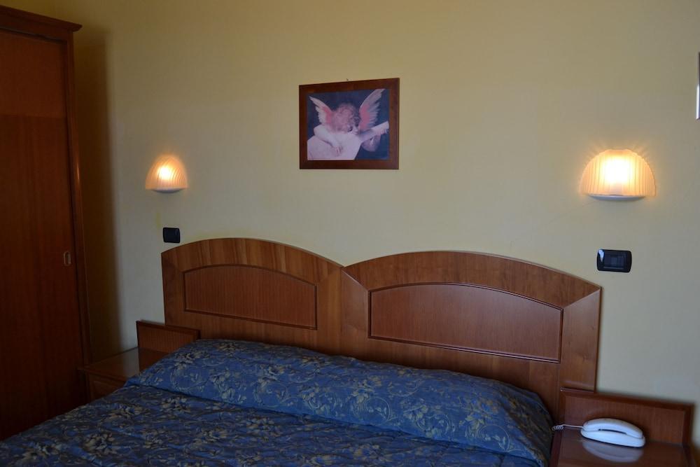 Hotel Audi Frontemare Ріміні Екстер'єр фото