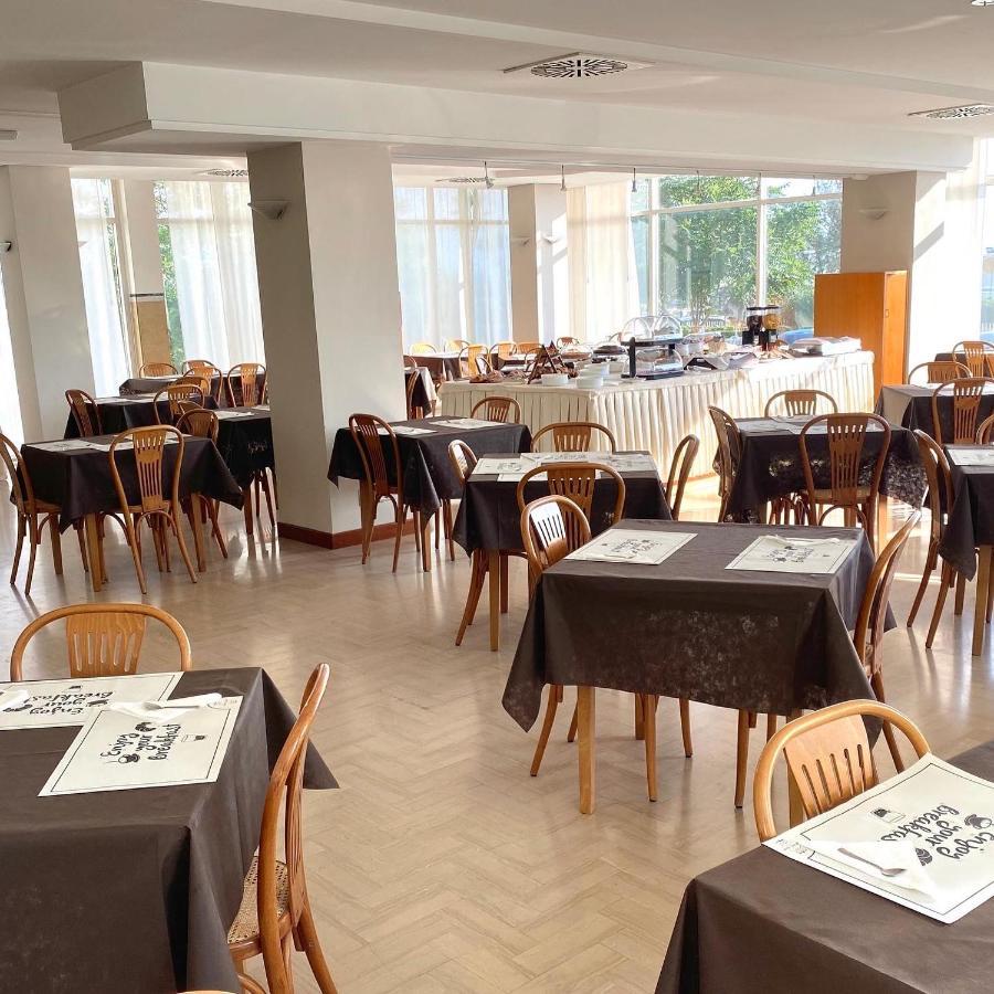 Hotel Audi Frontemare Ріміні Екстер'єр фото